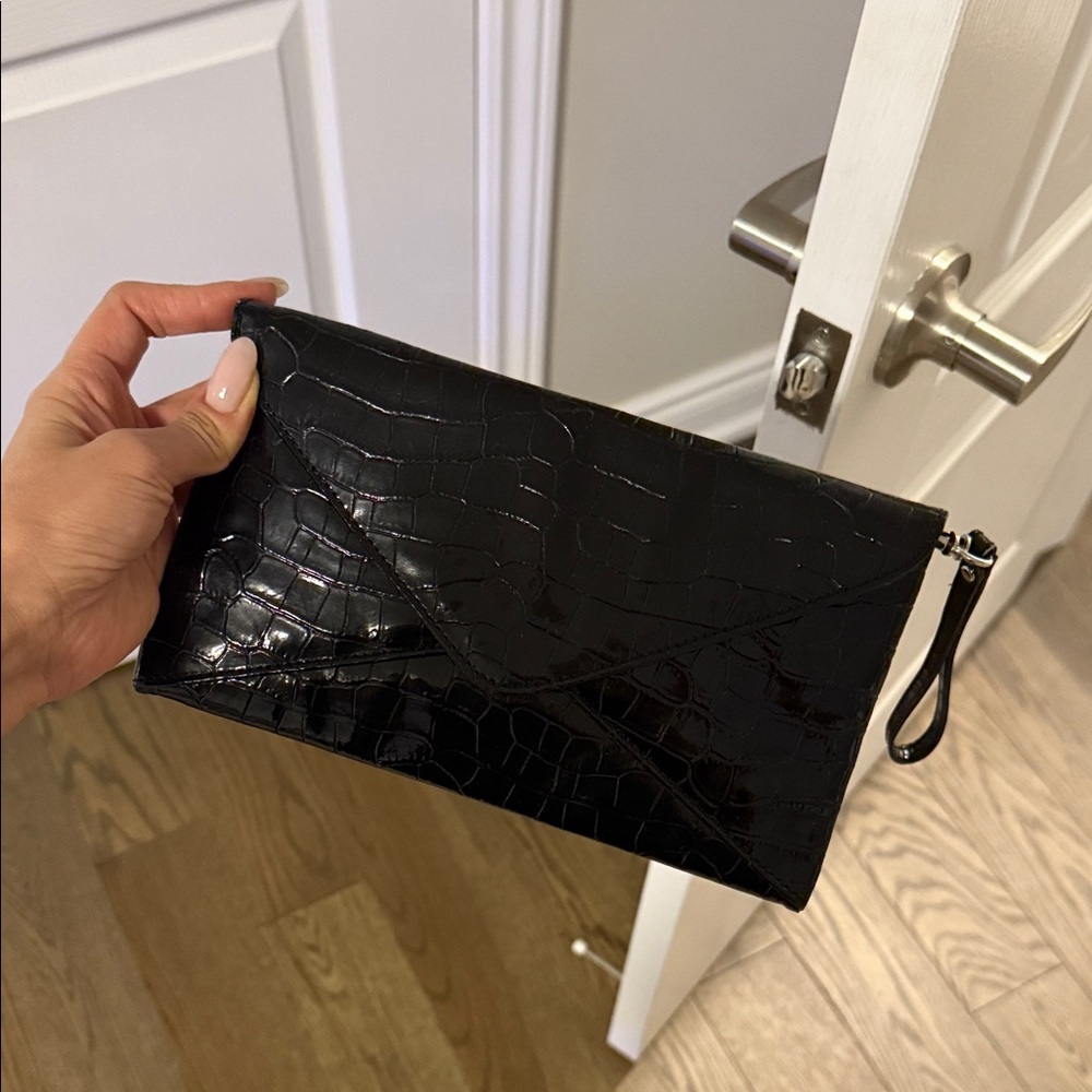 Elegant Black Crocodile-Embossed Men's Clutch